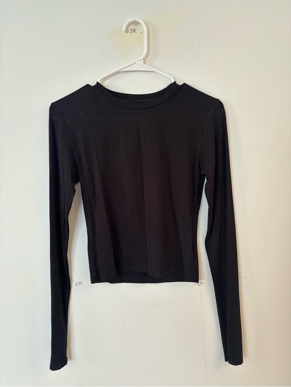 black soft and stretchy long sleeve cropped tee shirt top 🖤